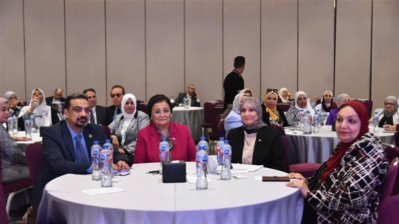 نقيبة التمريض خلال