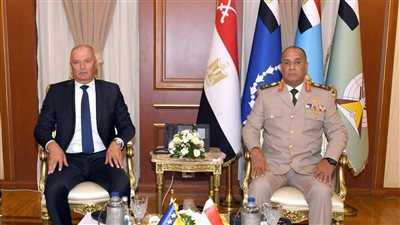 القائد العام للقوات المسلحة يلتقي نائب رئيس مجلس الوزراء وزير دفاع البوسنة والهرسك  