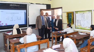 محافظ الإسكندرية يتفقد لجان امتحانات الشهادة الإعدادية.. ويؤكد: توفير بيئة آمنة ومنظمة للطلاب