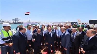 وزير النقل يتفقد مشروعات ميناءي الإسكندرية والدخيلة
