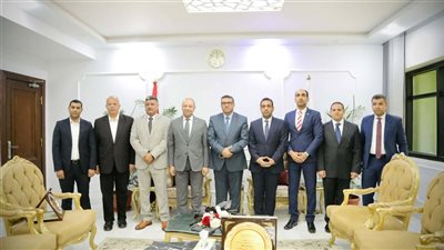 محافظ قنا يبحث خطط التوسع في المشروعات الخدمية والتنموية بالمحافظة