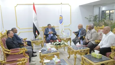 محافظ قنا يستقبل رئيس هيئة مشروعات الصرف لبحث ومناقشة المشروعات المشتركة