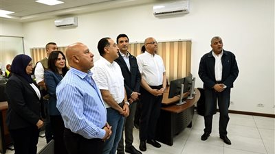 رئيس الوزراء يتفقد مركز تحكم غرب التابع لشركة الإسكندرية لتوزيع الكهرباء