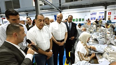 رئيس الوزراء يفتتح مصنع 