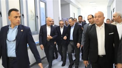 وزير التعليم العالي ورئيس جامعة عين شمس يتفقدان مشروعات جامعة عين شمس التعليمية والطبية