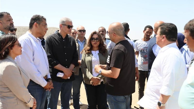 جانب من زيارة وزيرة التنمية المحلية والبيئة للبحر الأحمر 