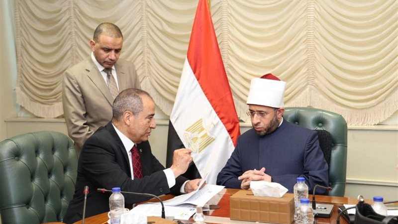 وزير الأوقاف خلال