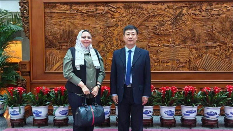 مسؤول الخارجية الصينية مع بوابة روزاليوسف 