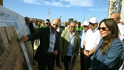 رئيس الوزراء يتفقد أعمال تطوير منطقة بئر مسعود بـ