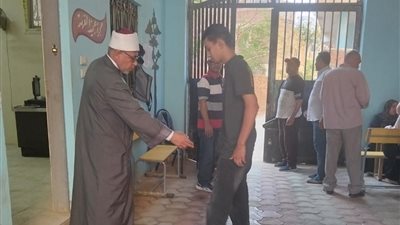 رئيس منطقة القاهرة الأزهرية يتابع انتظام امتحانات الثانوية