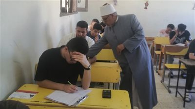 رئيس منطقة القاهرة الأزهرية يتابع امتحانات الثانوية ويؤكد توفير الانضباط والهدوء للطلاب