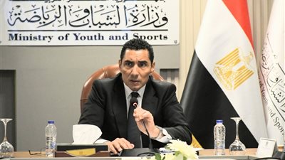 لمناقشة ملف مديونيات المرافق.. وزير الشباب والرياضة يعقد اجتماعًا مع الأندية وممثلي الوزارات
