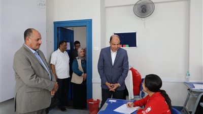 محافظ المنيا يتفقد لجان امتحانات الشهادة الإعدادية ويطمئن على انتظام سير الامتحانات