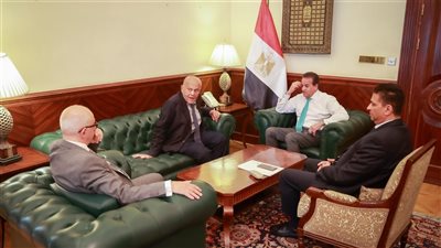 وزير الصحة يبحث أحدث تطورات علاج أمراض القلب بالخلايا الجذعية مع السير مجدي يعقوب
