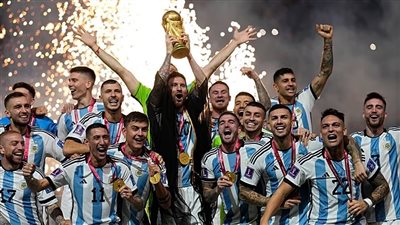 من نطحة زيدان إلى تتويج ميسي.. 11 لحظة خالدة غيرت تاريخ كأس العالم