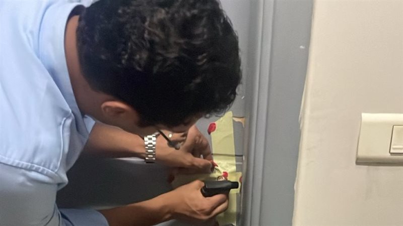 خلال تشميع العيادة