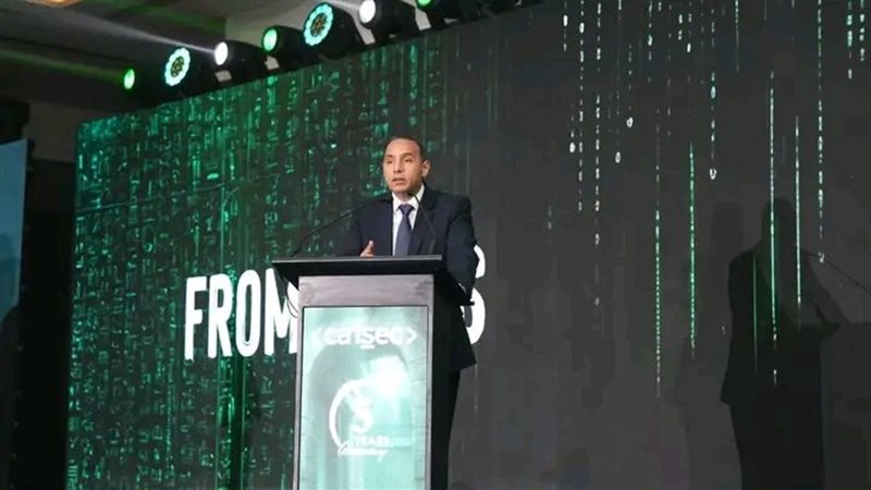 الدكتور إسلام عزام