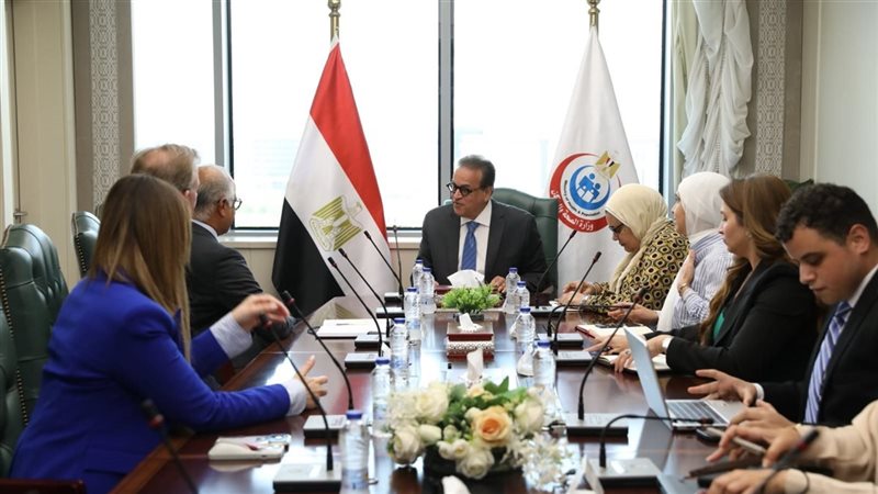اجتماع وزير الصحة