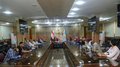 بحث آليات توفير قش الأرز اللازم لتشغيل خطوط إنتاج وتصنيع الأخشاب