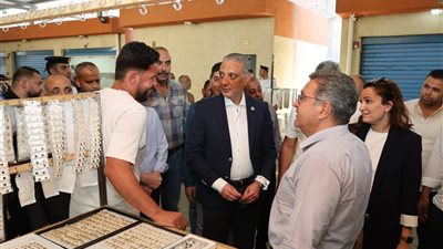 محافظ الجيزة يفتتح سوق بولاق الدكرور الحضاري لبيع الملابس الجاهزة