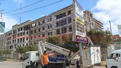 إزالة 30 إعلانًا مخالفًا بالحامول في كفرالشيخ