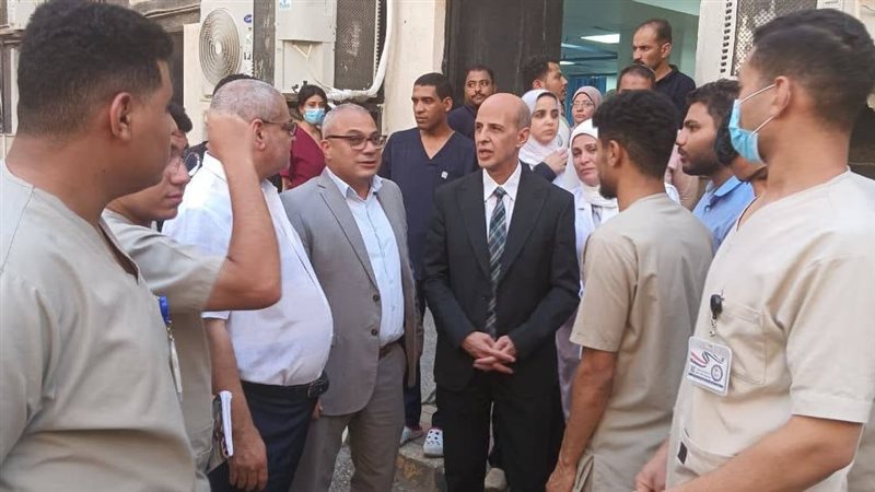 رئيس الجامعة فى المستشفى الجامعى 