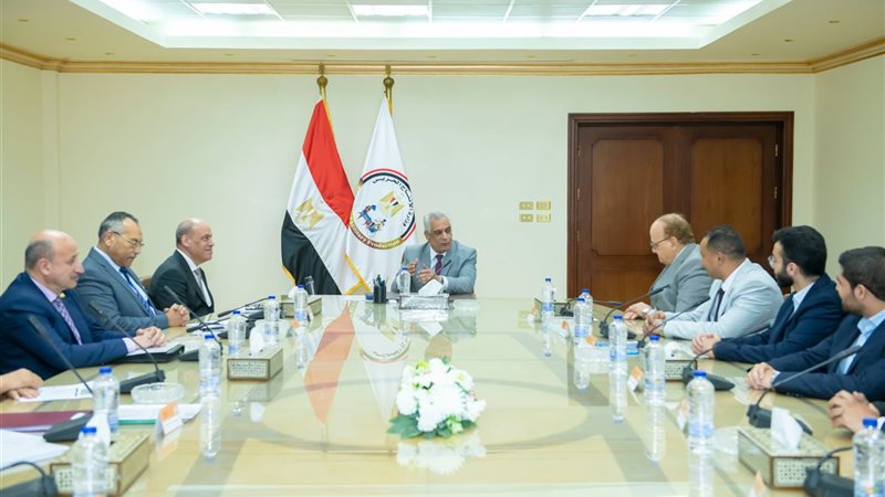 وزير الإنتاج الحربي