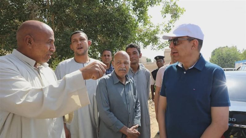 محافظ المنيا خلال
