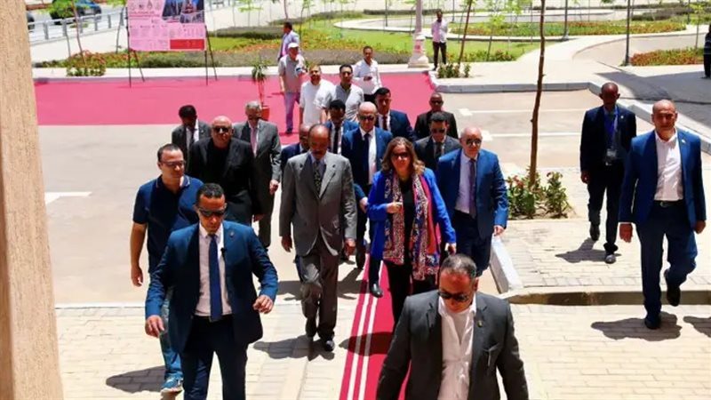 الرئيس الإريترى يزورعمارات الإسكان الاجتماعى بحدائق العاصمة