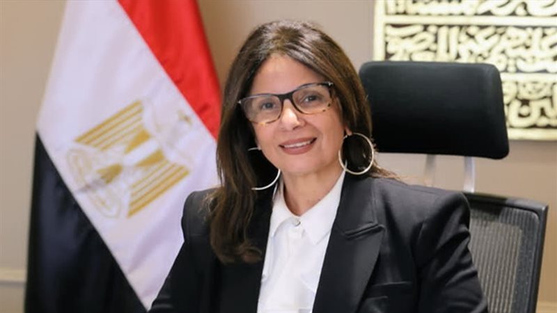 الدكتورة جيهان زكي وزيرة الثقافة