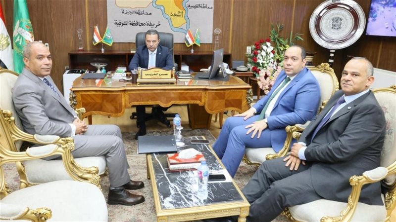 محافظ المنوفية مع