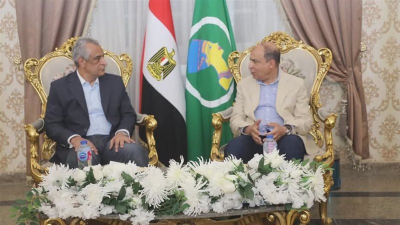 محافظ المنيا يستقبل