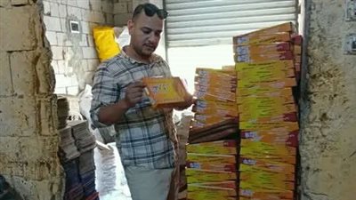 غلق مصنع حلويات غير مرخص بسمالوط بالمنيا وضبط 1500 كيلو عسل فركتوز بداخله