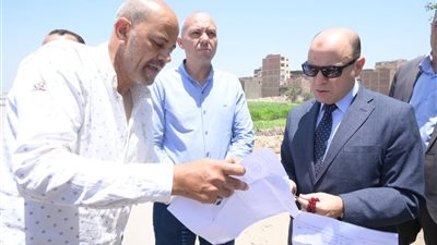 محافظ الغربية يراجع مستوى النظافة والخدمات فى المحلة ويستمع لمطالب المواطنين