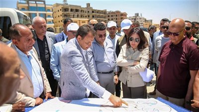 وزيرة الإسكان تتفقد مشروع “ديارنا” بالتجمع الثالث