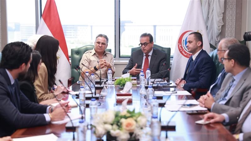 وزير الصحة خلال الاجتماع