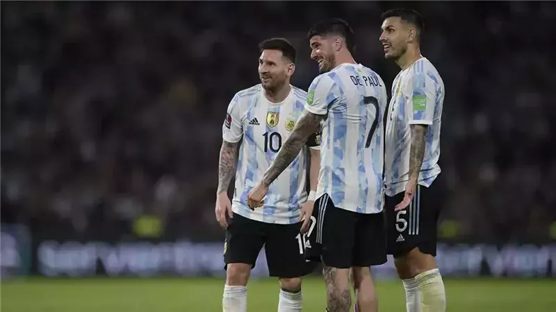 ميسي يقود المنتخب