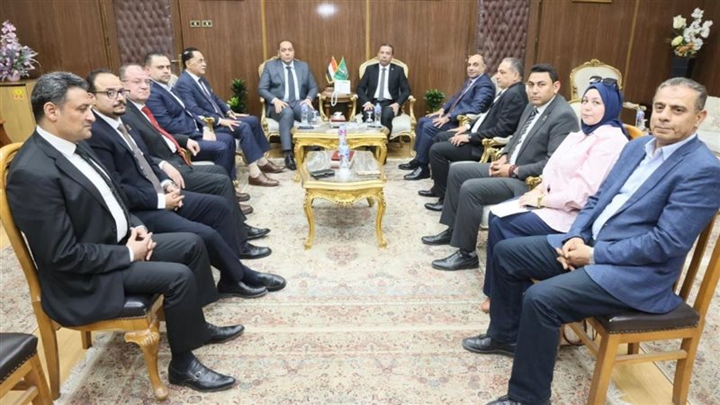 محافظ المنوفية مع