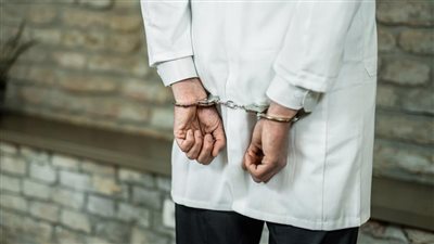 9 يوليو...إعادة محاكمة المتهم بانتحال صفة طبيب قلب مزيف في الحكم الصادر ضده بالسجن 10 سنوات
