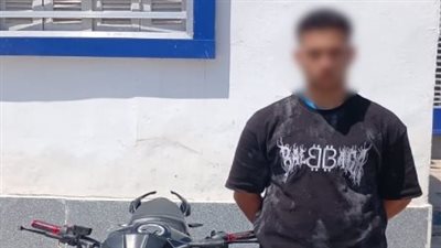كشف ملابسات تداول  فيديو بتضرر شخص  من قيام قائد دراجة نارية بالإصطدام بوالدته 
