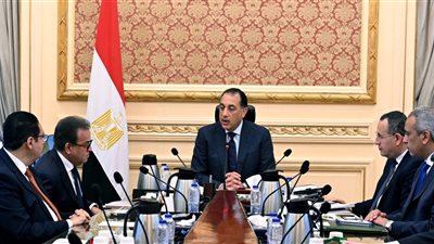 رئيس الوزراء يتابع مستجدات الموقف التنفيذي لمستشفى 