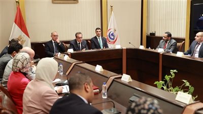 وزير الصحة يبحث مع وزيري الاستثمار والصناعة آليات خفض الإصابة بالأمراض المرتبطة بالسكر