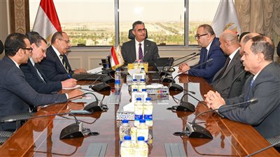 وزير التموين يبحث مع تمويلي توفير حلول تمويلية لدعم منافذ جمعيتي وكاري أون