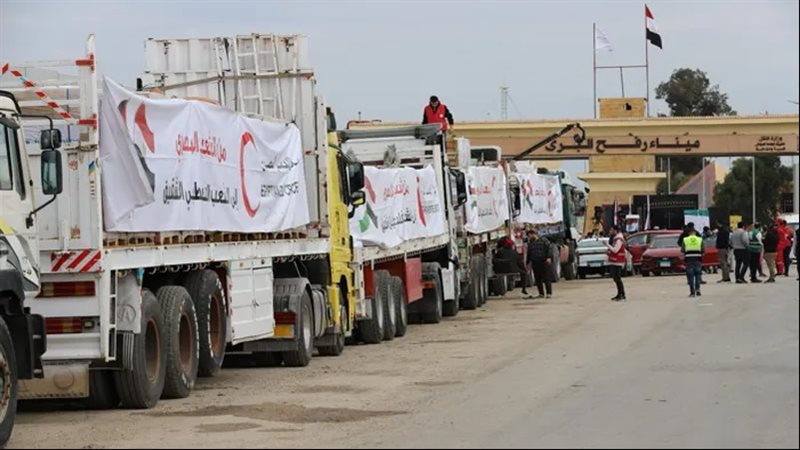 إدخال شاحنات المساعدات