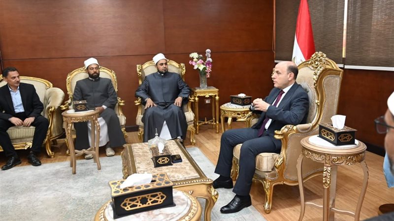 محافظ الغربية خلال اللقاء