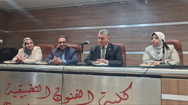 جانب من الندوة 
