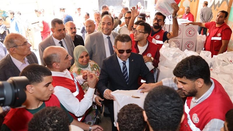 محافظ المنوفية يقدم الدعم للأسر الاولى برعايه 