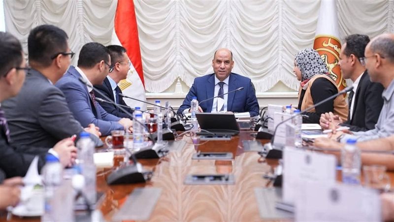 اجتماع وزير العمل