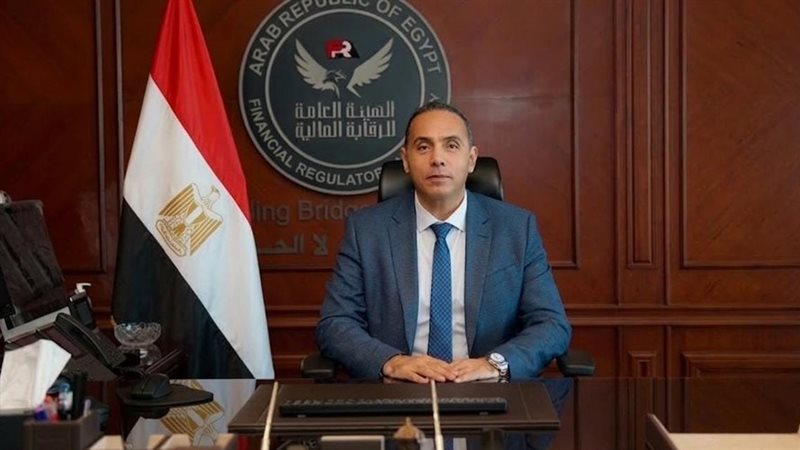 الدكتور إسلام عزام 