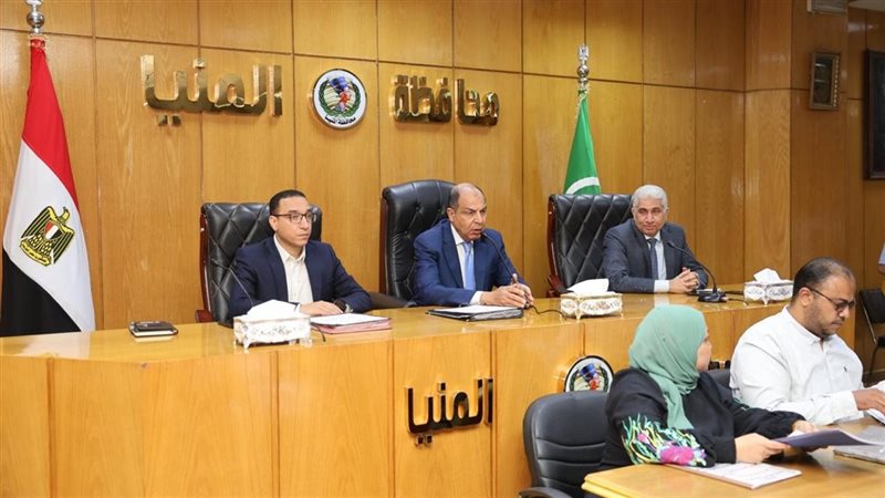 محافظ المنيا خلال